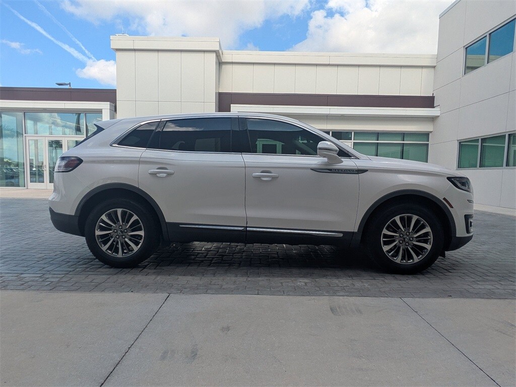 2019 Lincoln Nautilus Select photo 3