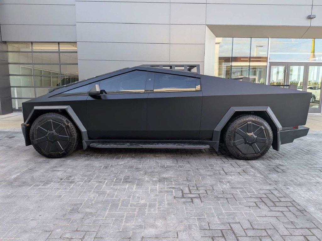 Used 2024 Tesla Cybertruck Base with VIN 7G2CEHED8RA042174 for sale in Melbourne, FL