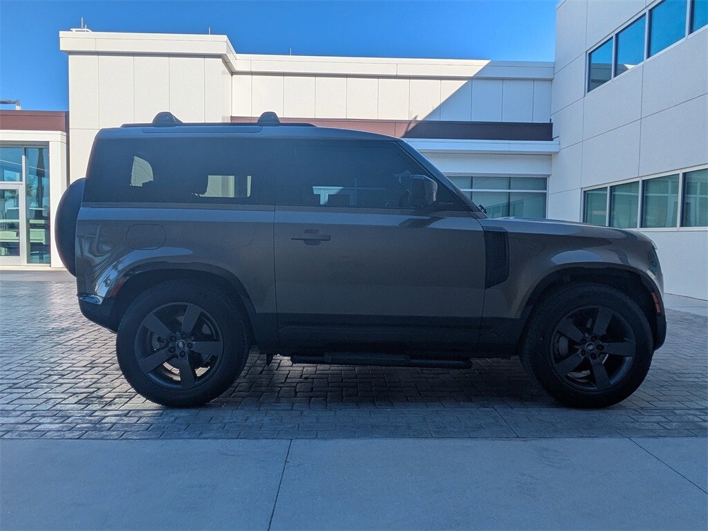 2024 Land Rover Defender 90 X-Dynamic SE photo 3