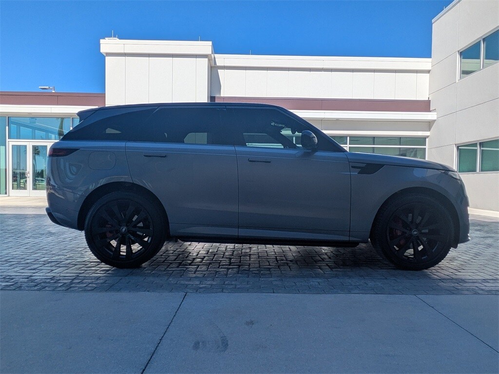 2024 Land Rover Range Rover Sport P400 Dynamic SE photo 3