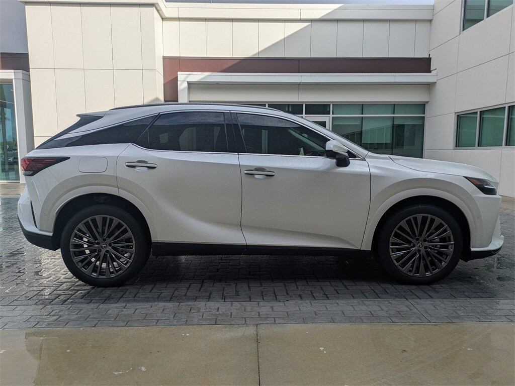 2025 Lexus RX 450h+ Luxury photo 3