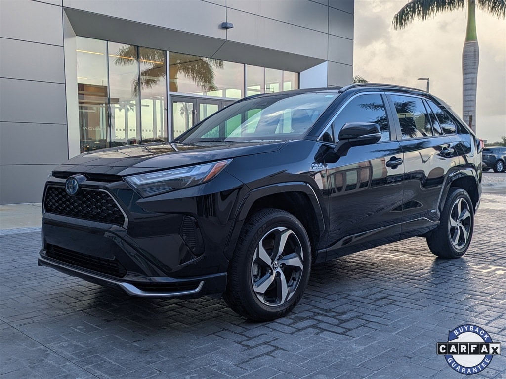 2024 Toyota RAV4 SE's photo