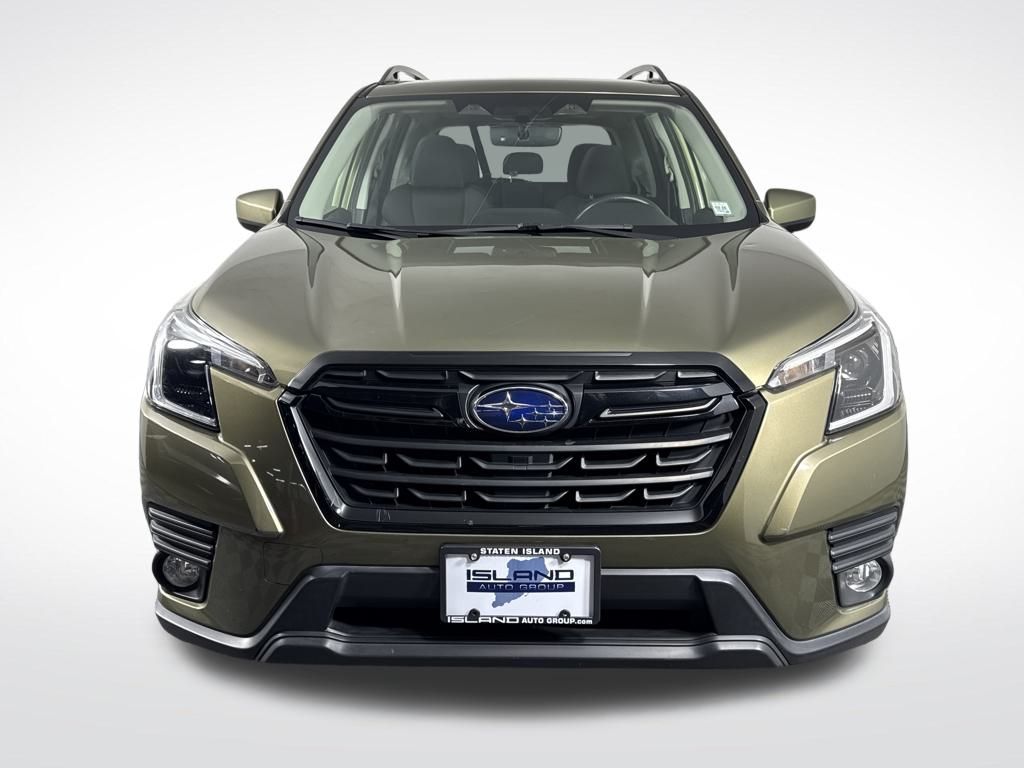 2022 Subaru Forester Premium photo 2