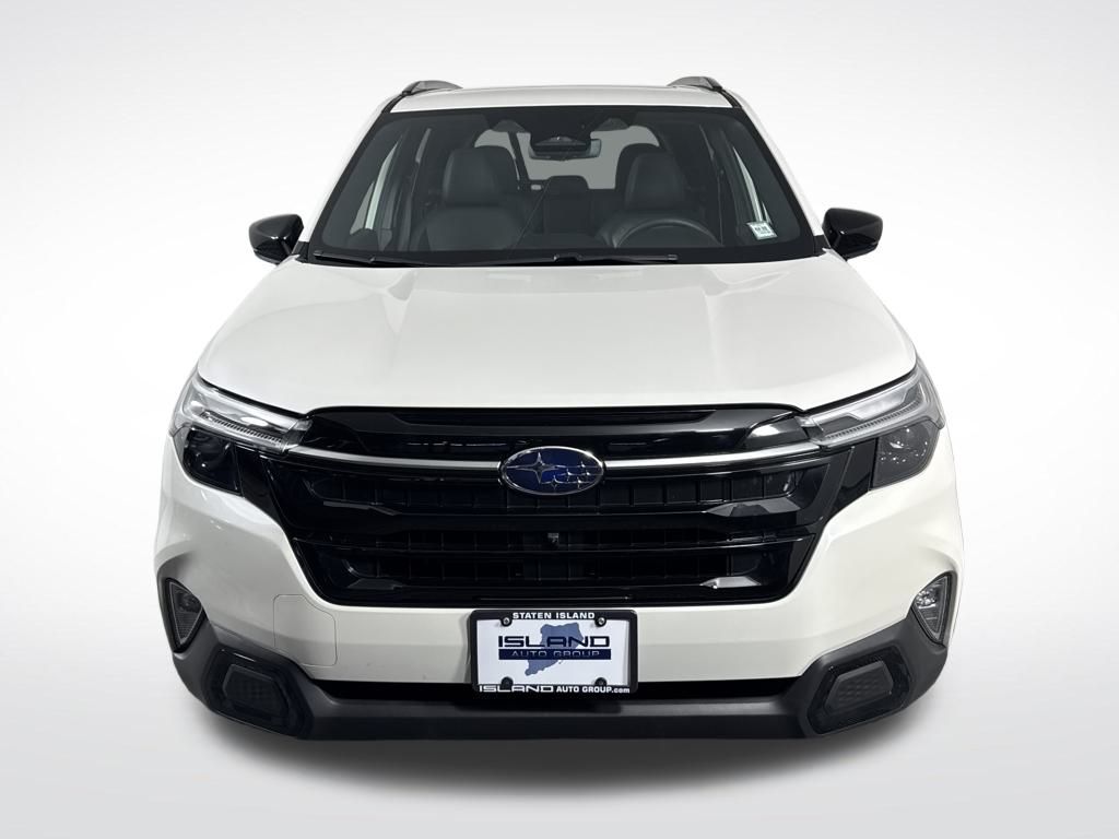 2025 Subaru Forester Touring photo 2