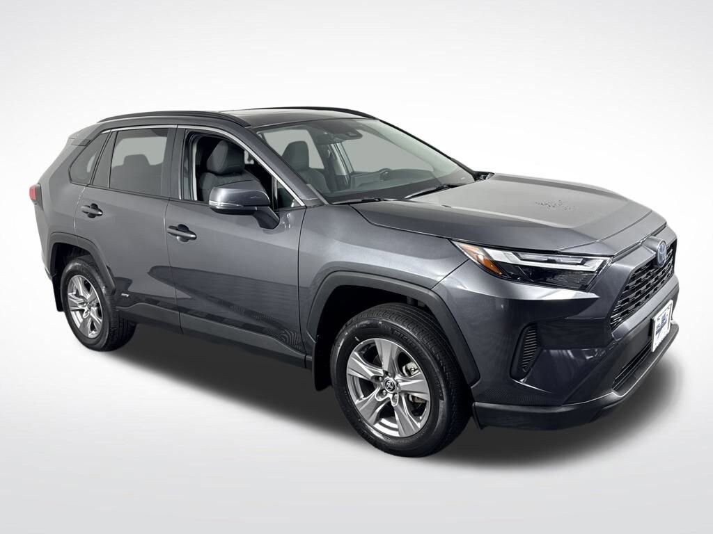 2022 Toyota RAV4 Hybrid XLE photo 2