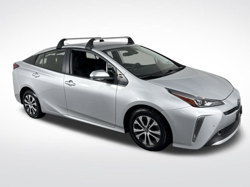 2022 Toyota Prius LE photo 2