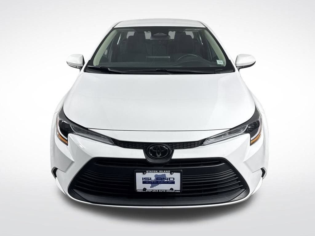2023 Toyota Corolla LE photo 2