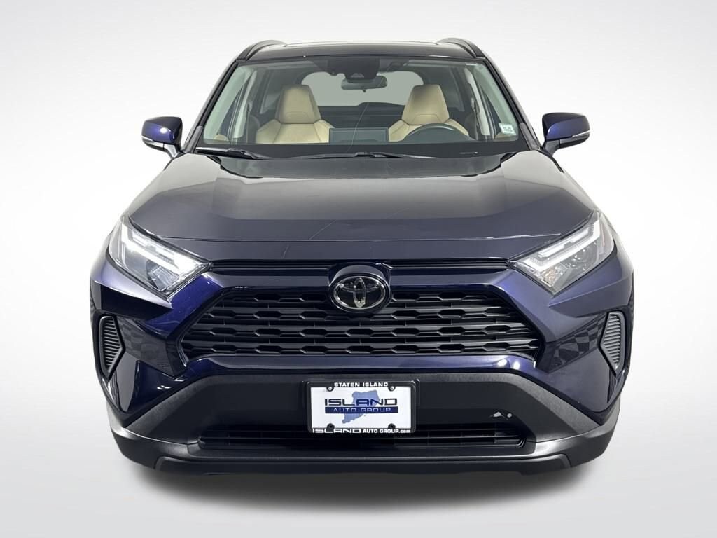 2022 Toyota RAV4 XLE photo 2
