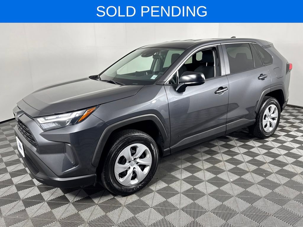 2023 Toyota RAV4 LE photo 3