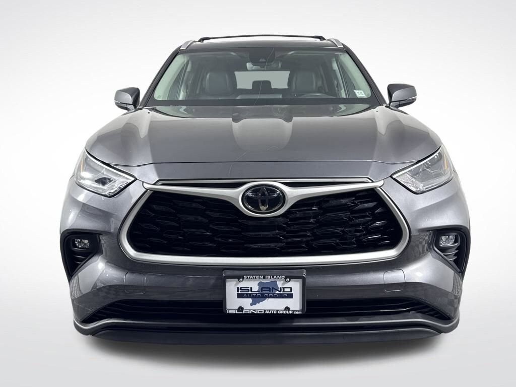 2022 Toyota Highlander XLE photo 2