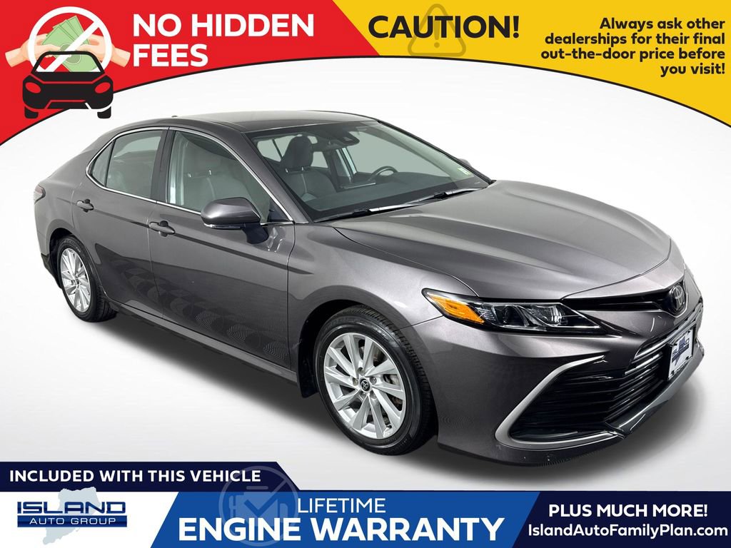 2023 Toyota Camry LE's photo