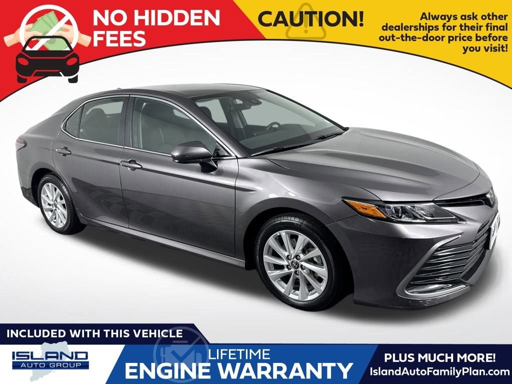 2024 Toyota Camry LE's photo