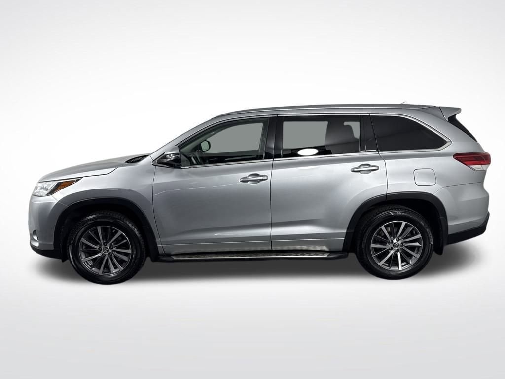 Used 2018 Toyota Highlander SE V6 SUV