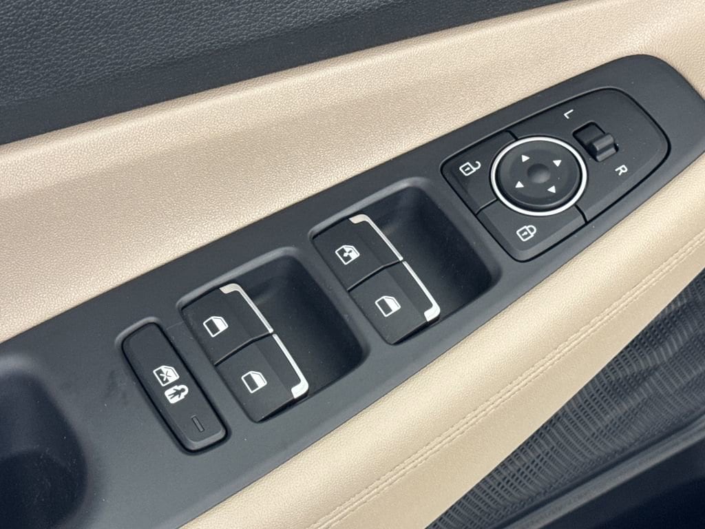 2023 Hyundai Santa Fe SE - Photo 16