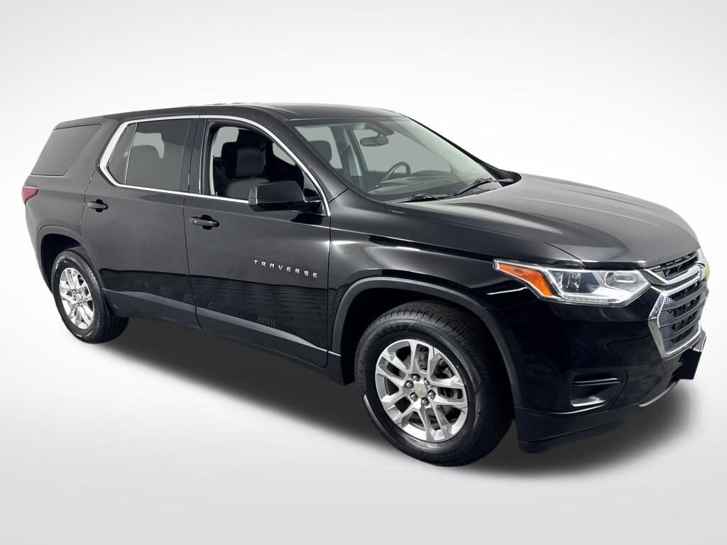 2019 Chevrolet Traverse 1LS photo 2