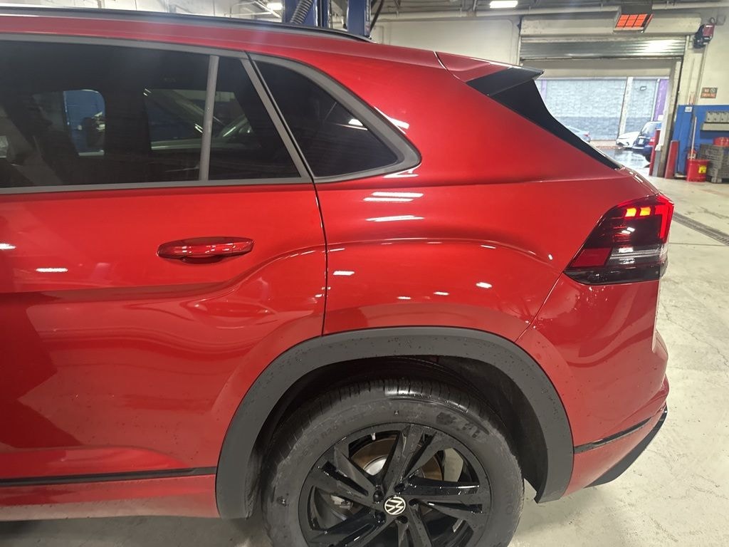 New 2025 Volkswagen Atlas Cross Sport 2.0T SEL R-Line Black SUV