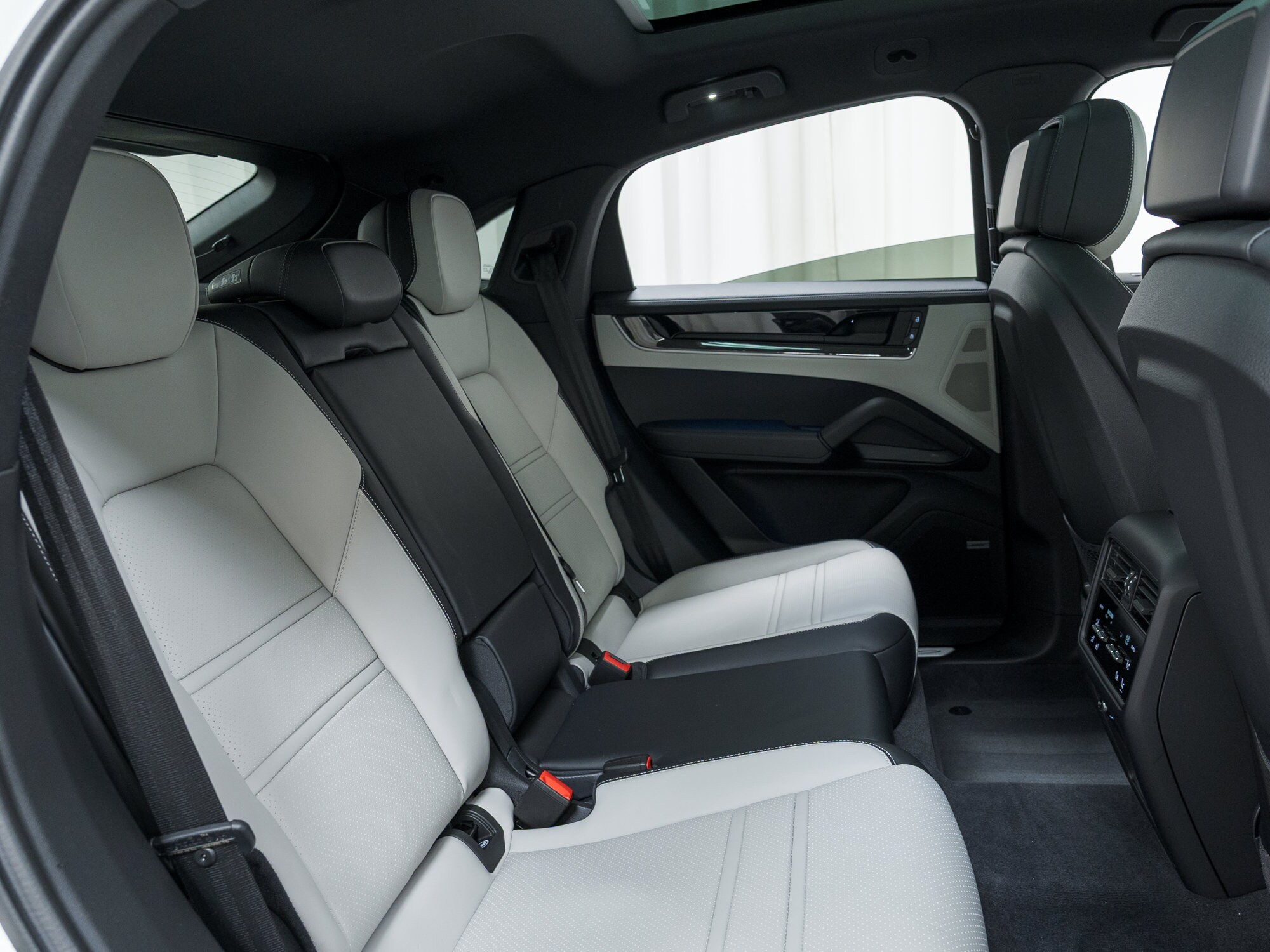 2025 Porsche Cayenne Coup S - Photo 27