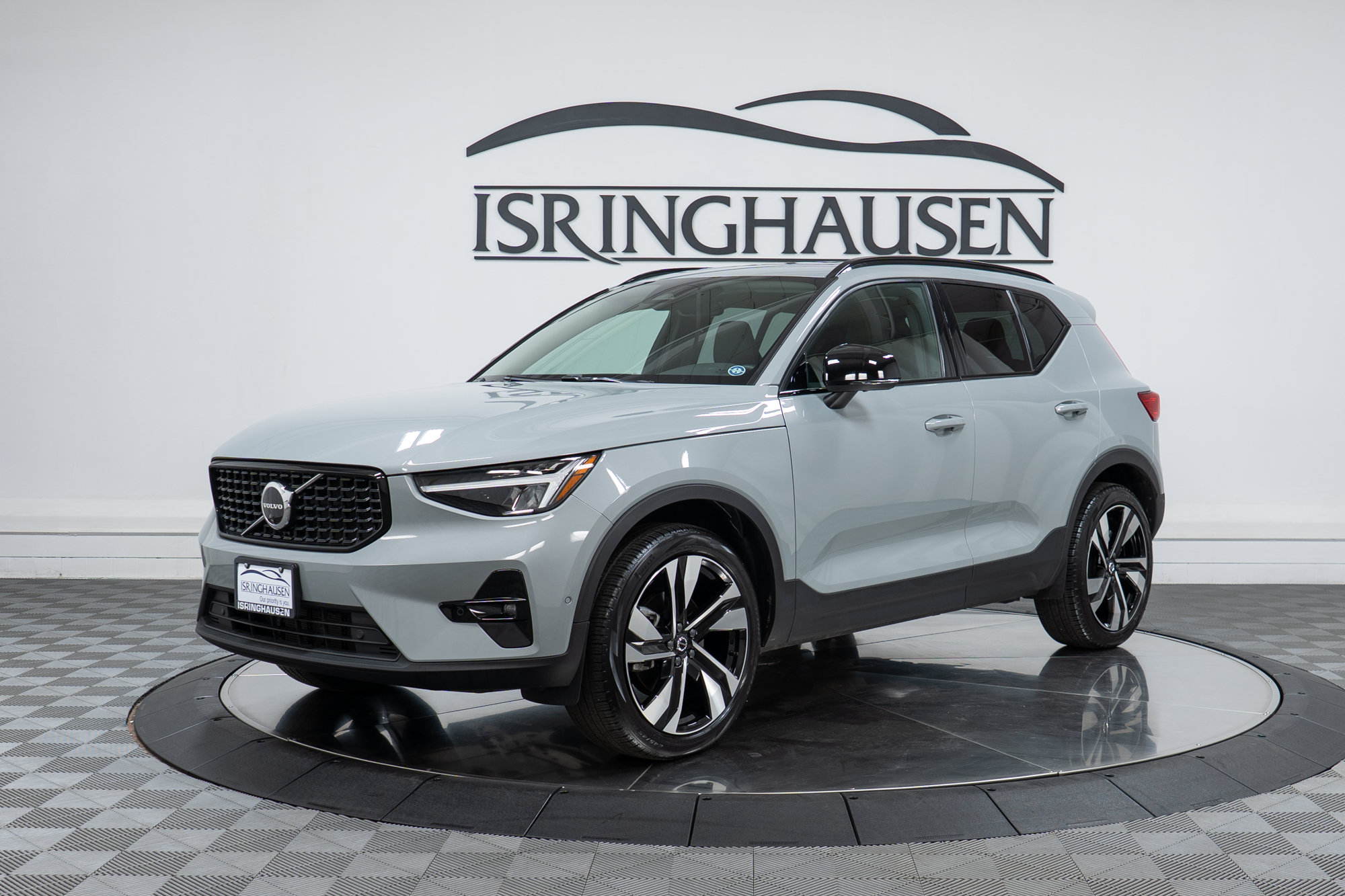 2025 Volvo XC40