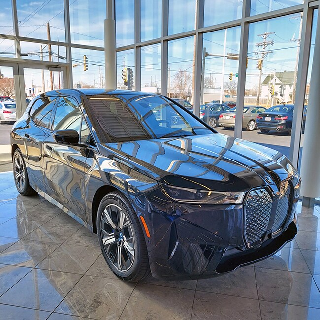 BMW iX exterior - resize.jpg