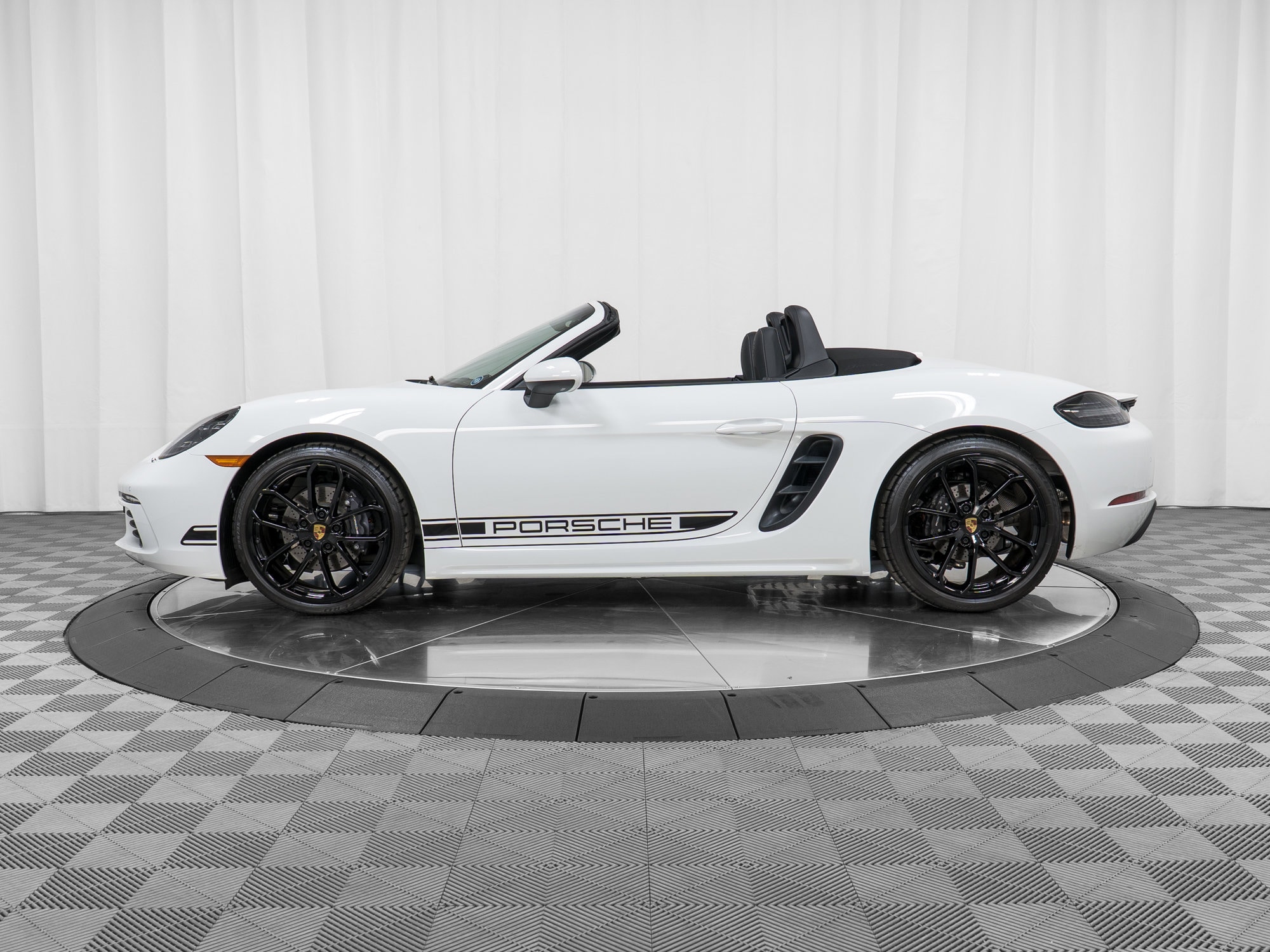 Used 2024 Porsche 718 Style Edition with VIN WP0CA2A89RK205439 for sale in Springfield, IL