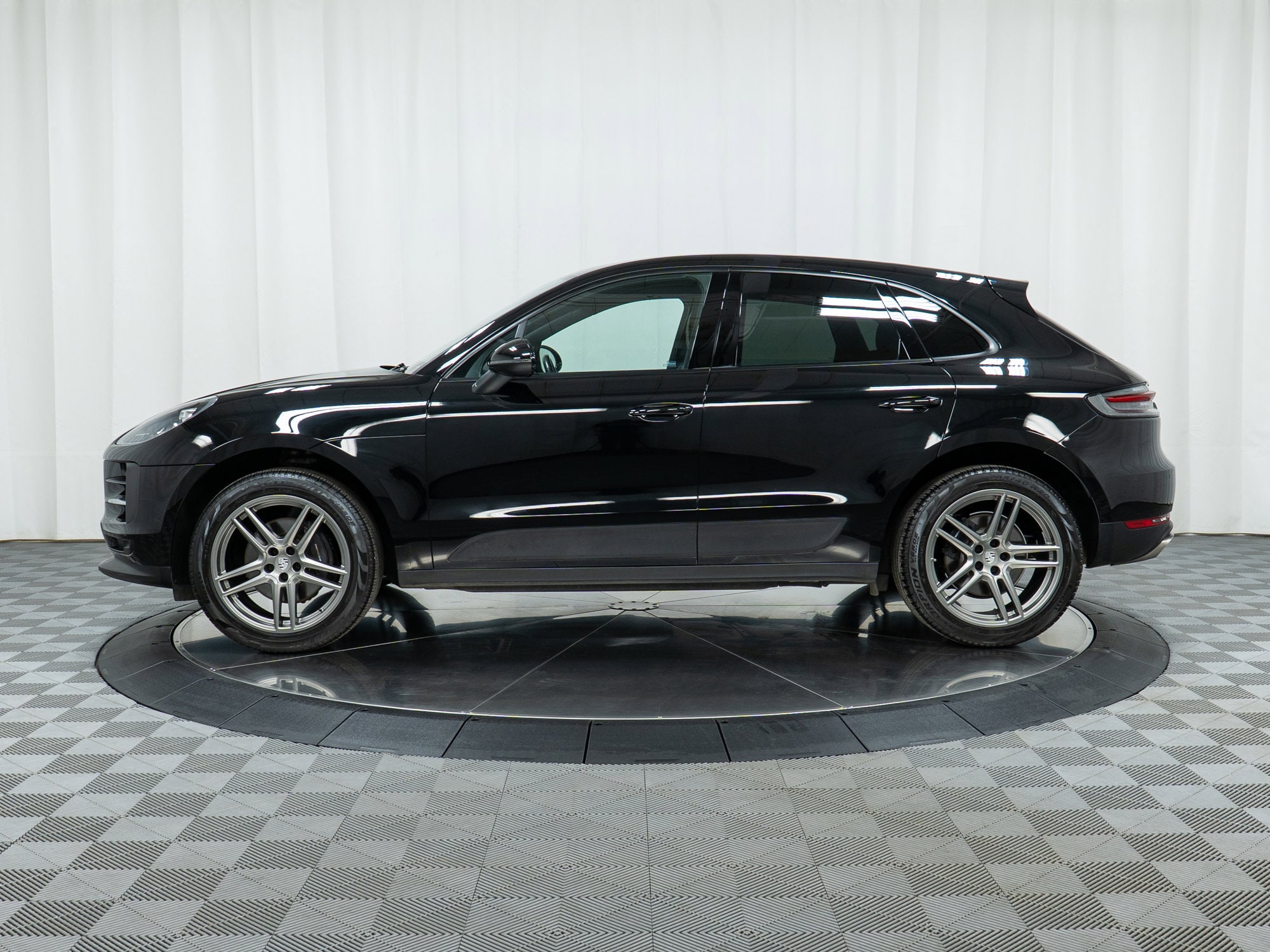 Certified 2019 Porsche Macan Base with VIN WP1AA2A5XKLB01196 for sale in Springfield, IL