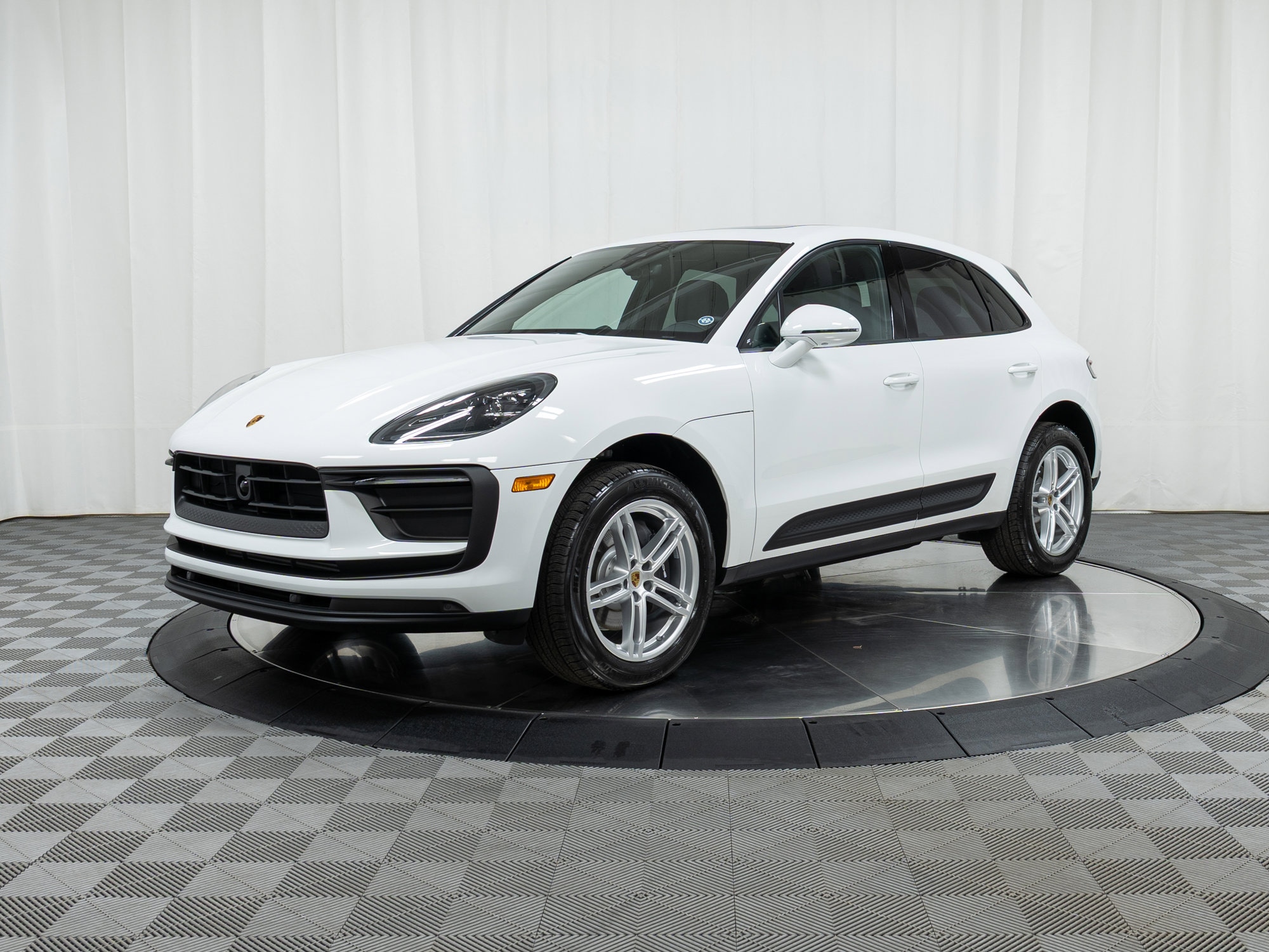 2025 Porsche Macan AWD 