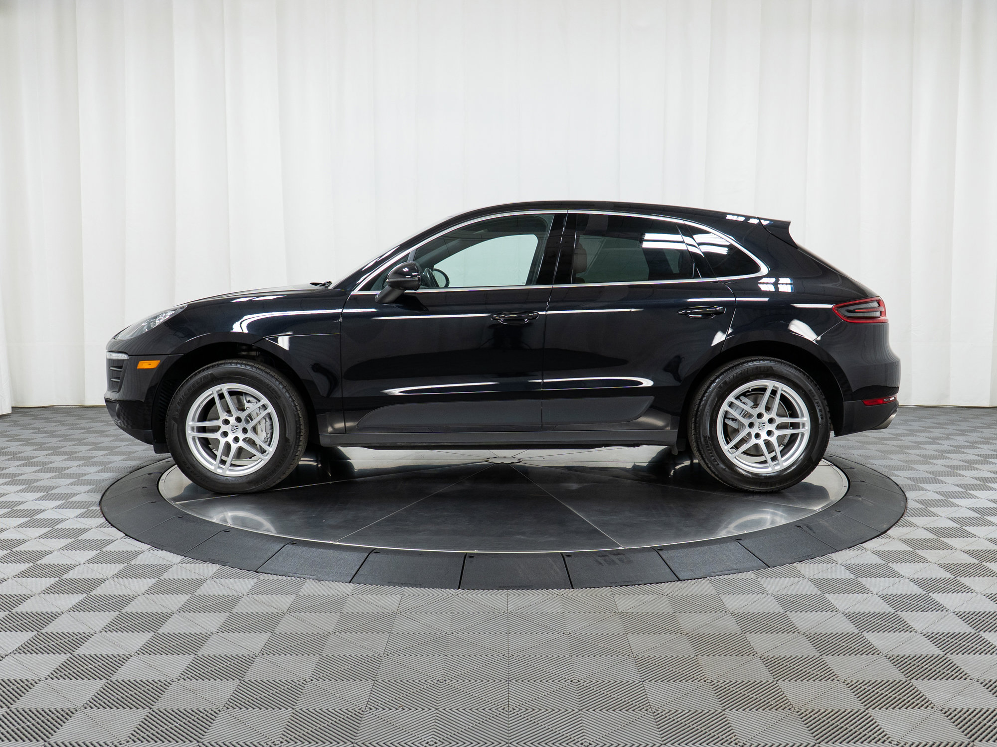Certified 2018 Porsche Macan S with VIN WP1AB2A50JLB30850 for sale in Springfield, IL