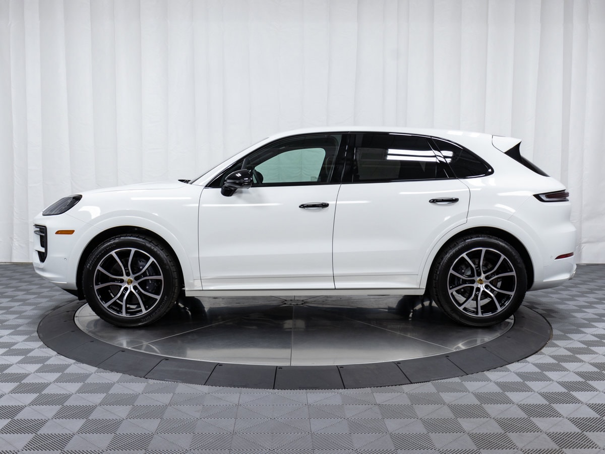 Used 2024 Porsche Cayenne Base with VIN WP1AA2AY1RDA02538 for sale in Springfield, IL