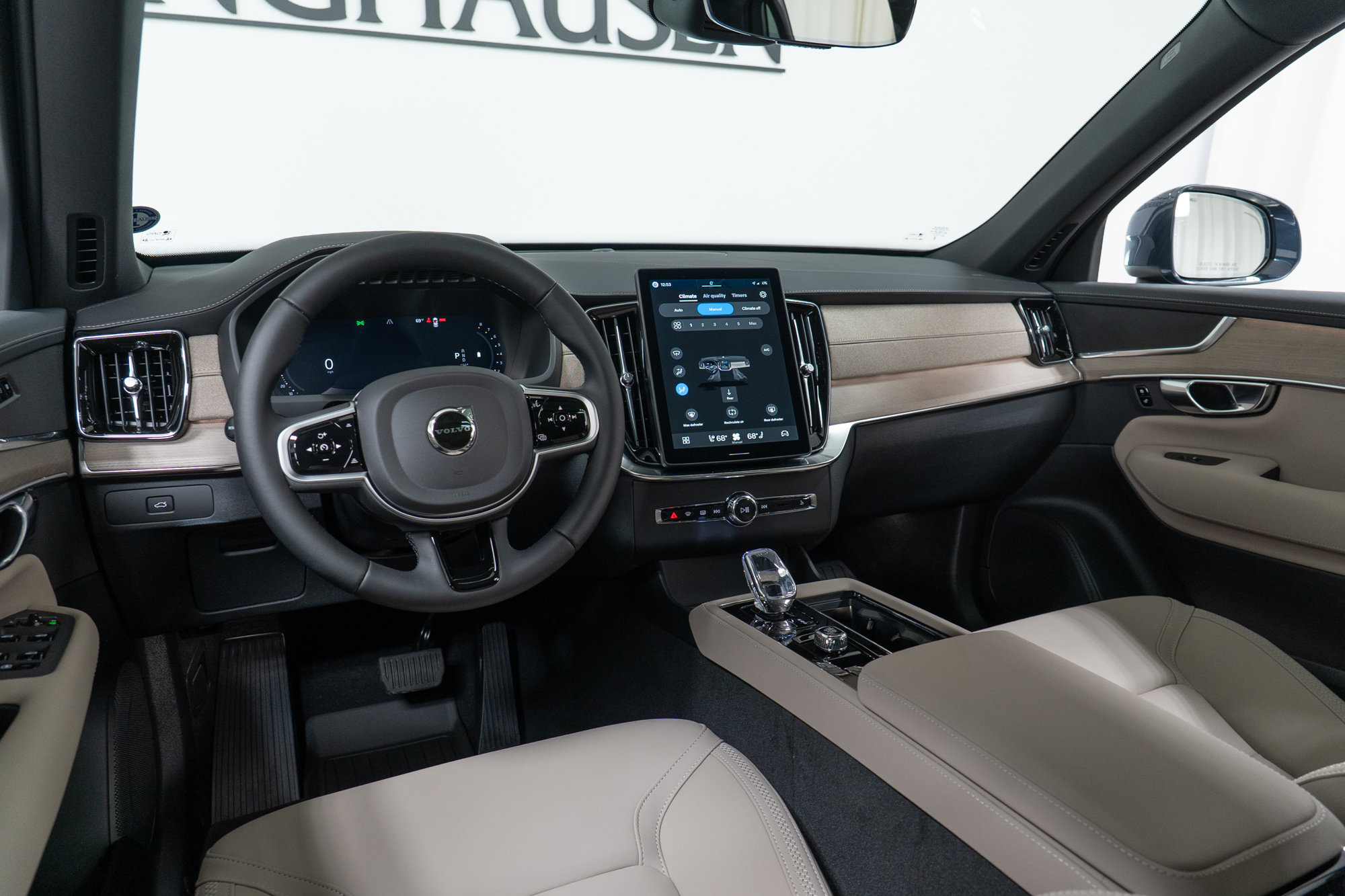 2026 Volvo XC90 Plus - Photo 16