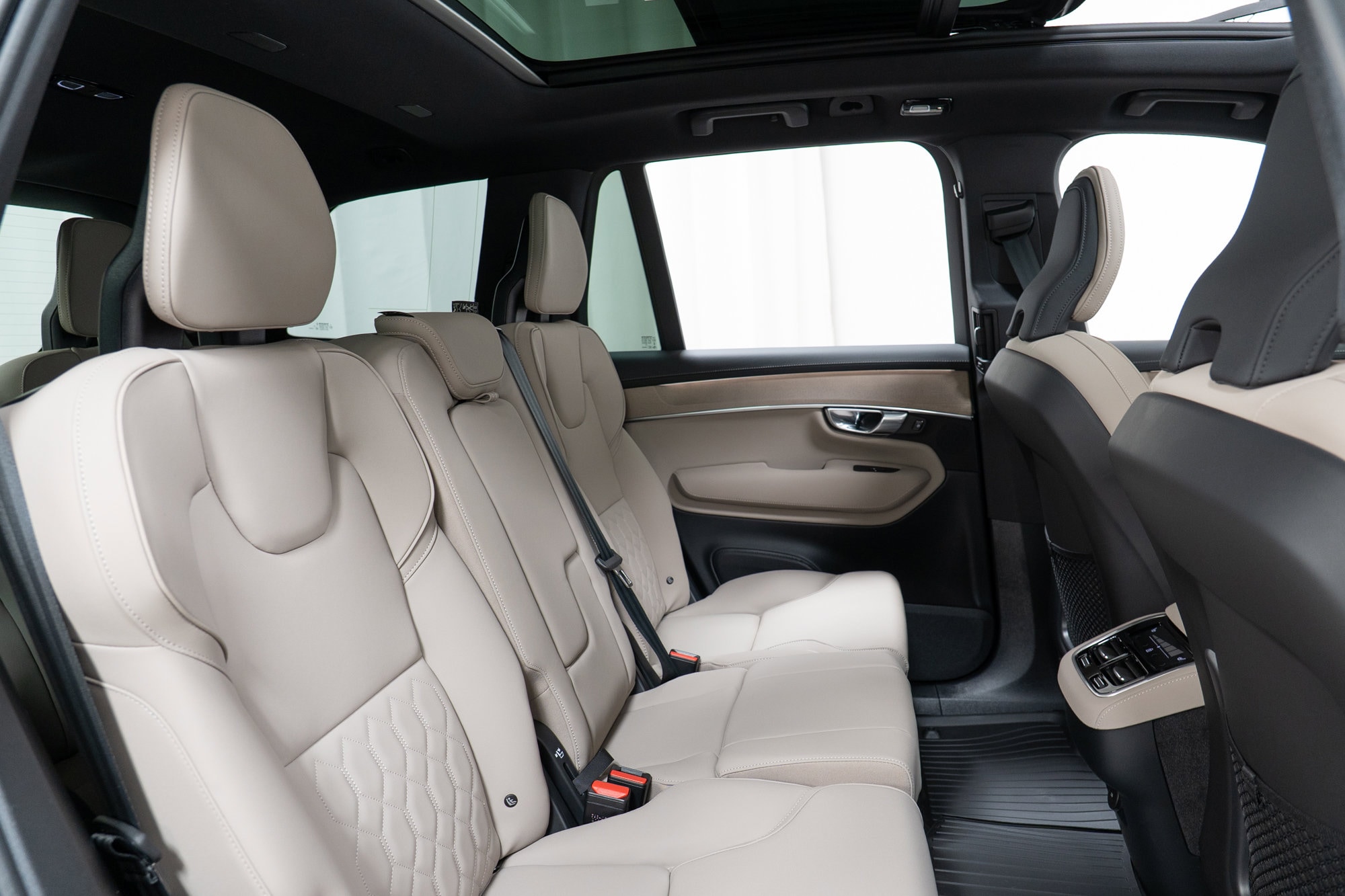 2026 Volvo XC90 Plus - Photo 24