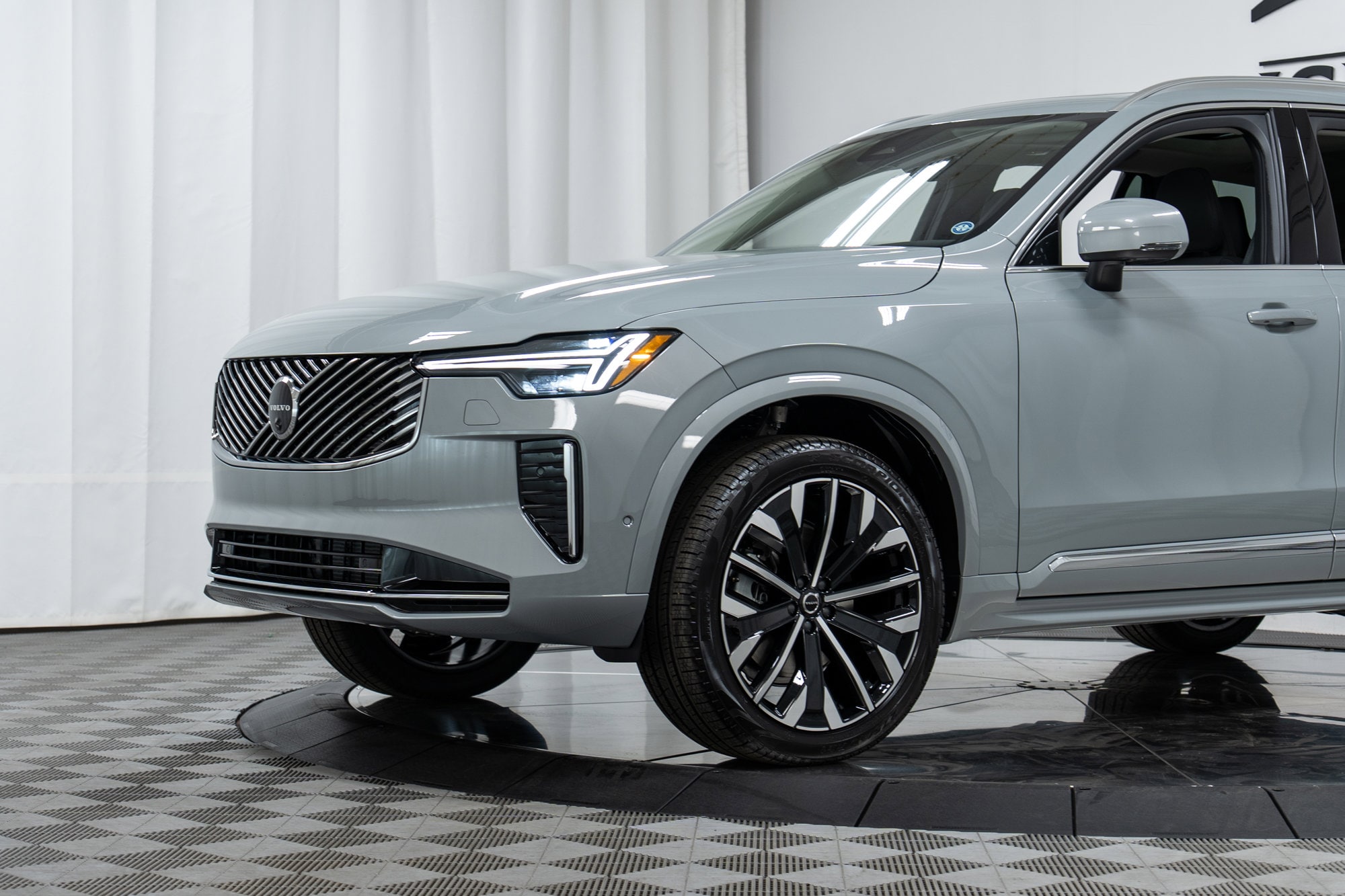 2026 Volvo XC90 Plus - Photo 26