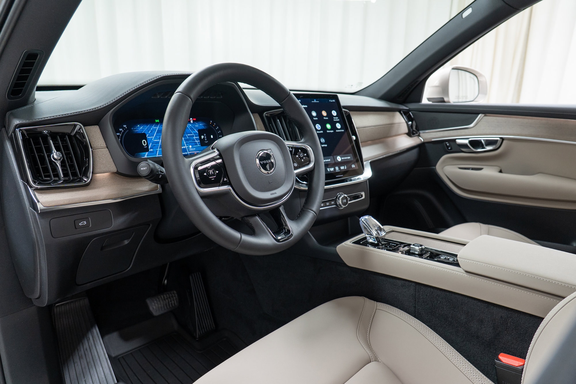 2026 Volvo XC90 Plus - Photo 12
