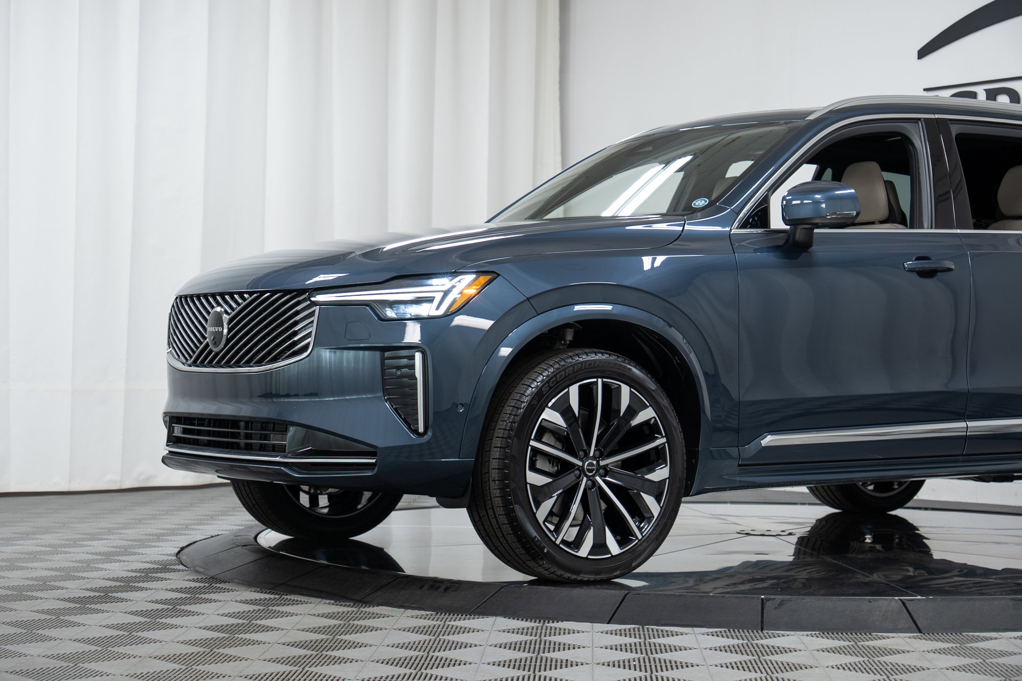 2026 Volvo XC90 Plus - Photo 26