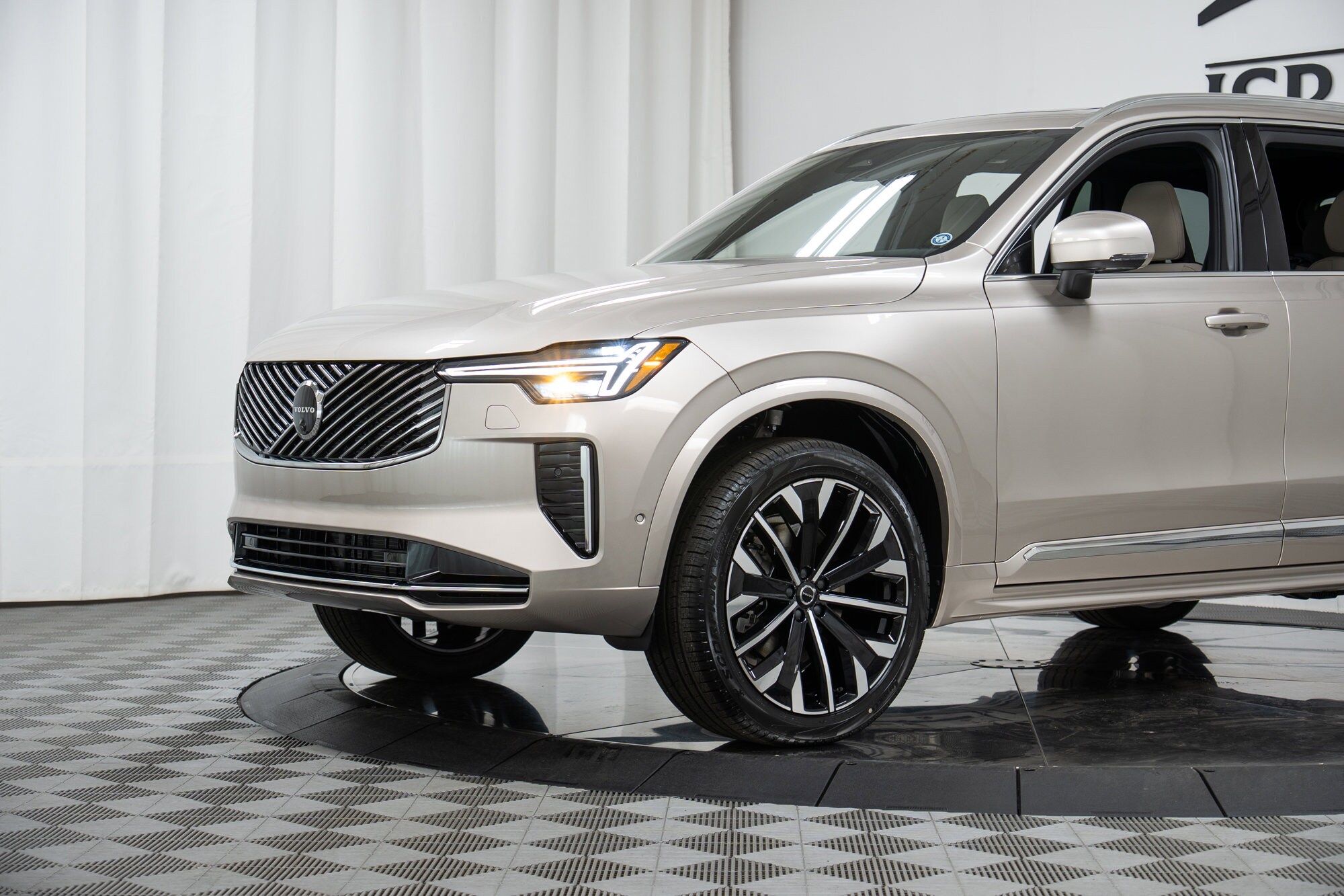 2026 Volvo XC90 Plus - Photo 25