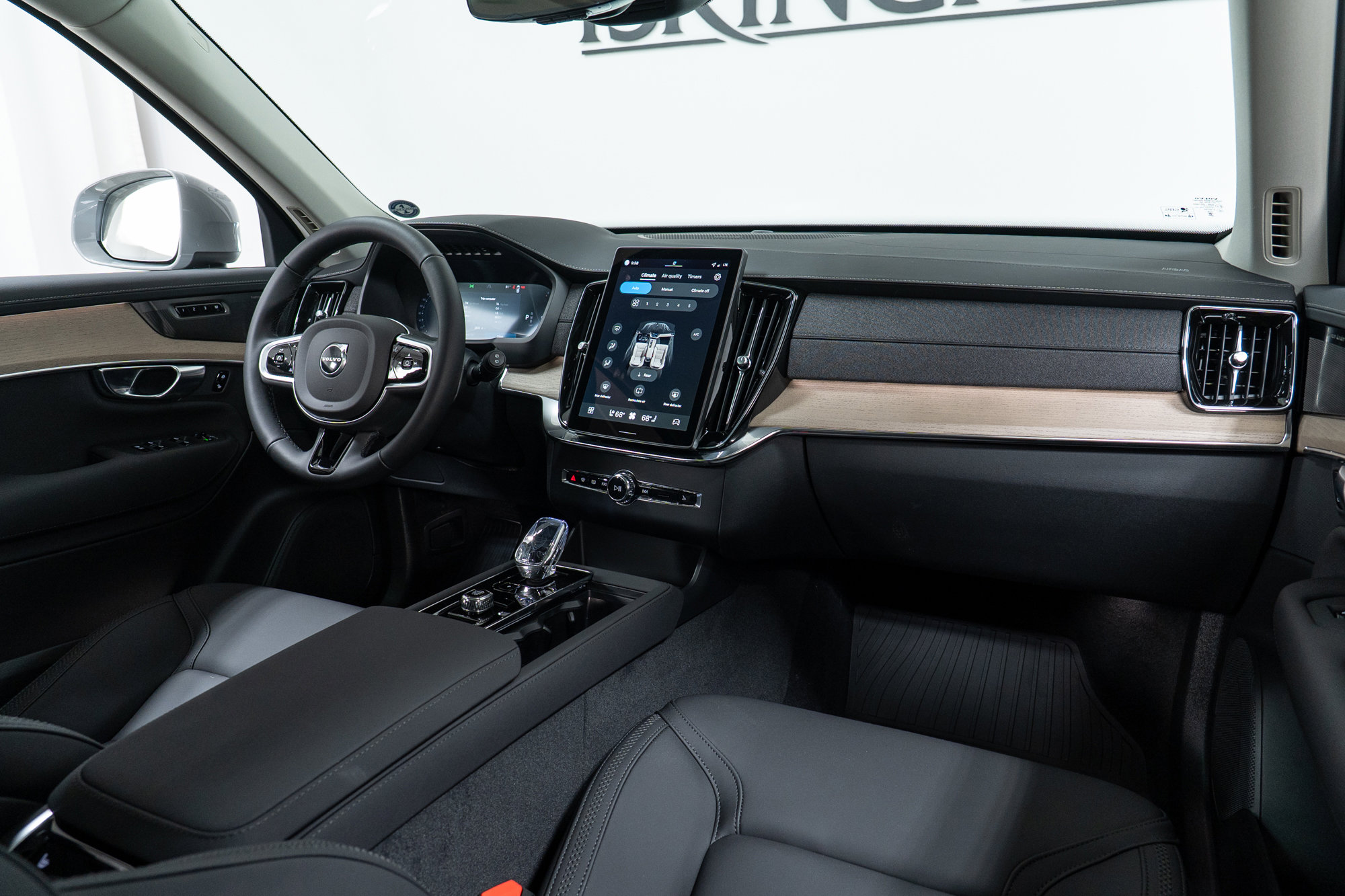 2026 Volvo XC90 Plus - Photo 14