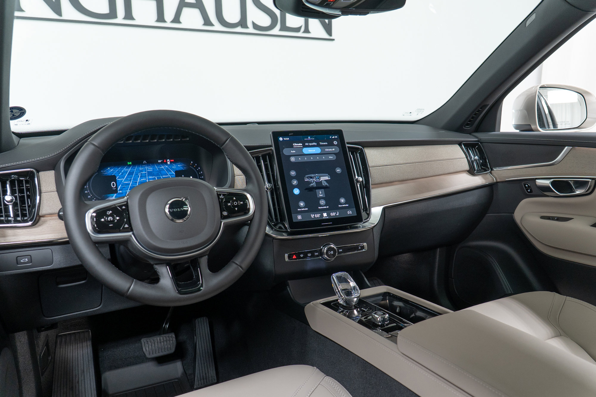 2026 Volvo XC90 Plus - Photo 16