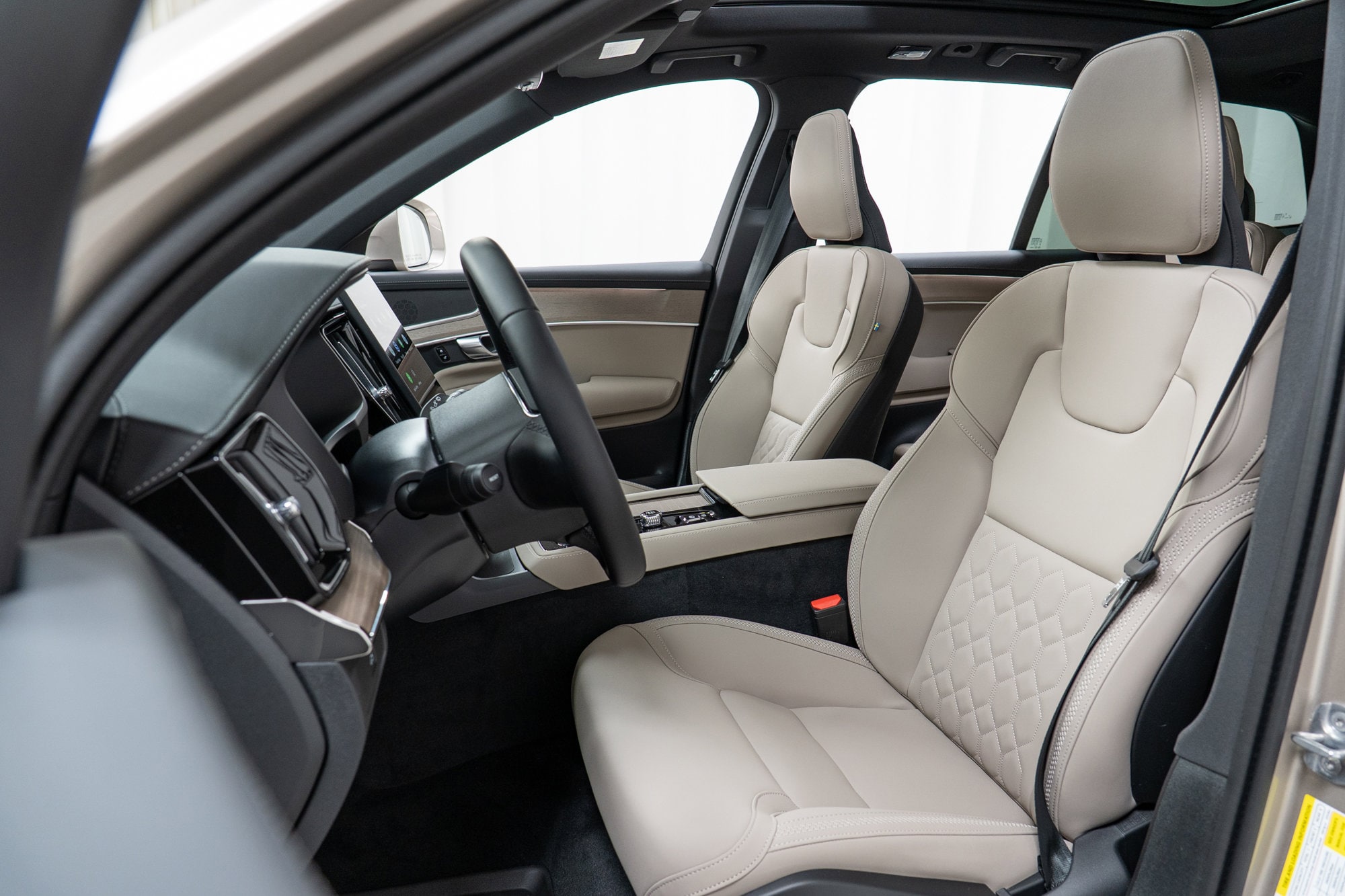2026 Volvo XC90 Plus - Photo 13