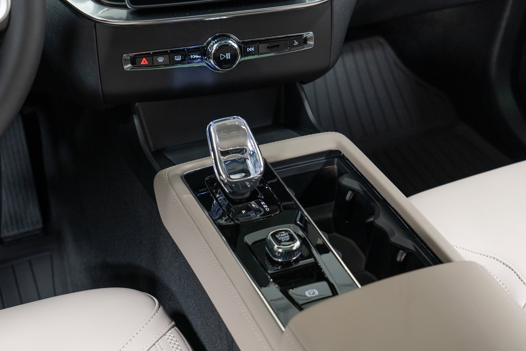 2026 Volvo XC90 Plus - Photo 20
