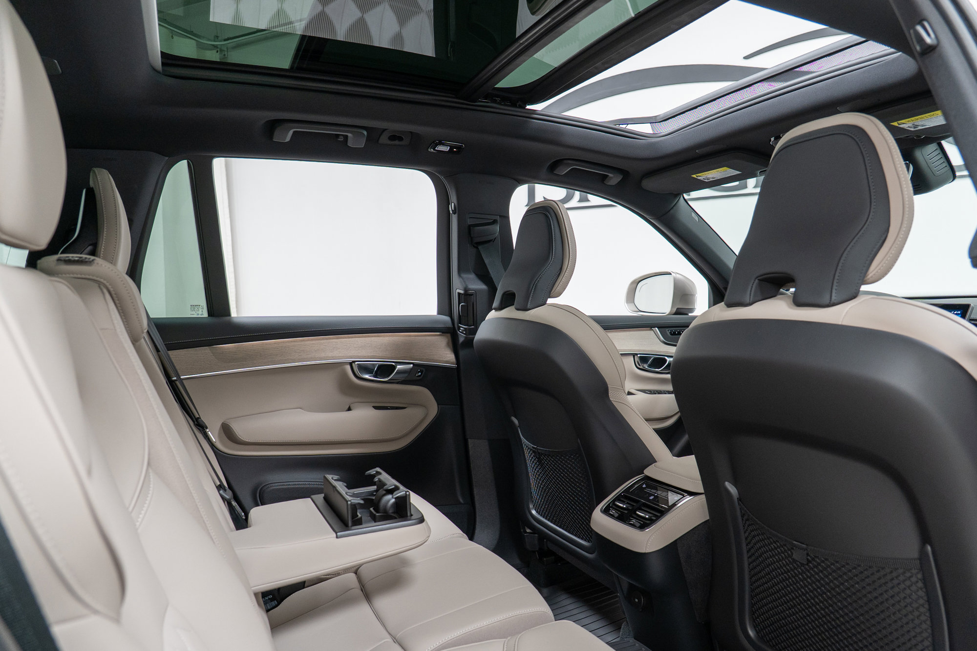 2026 Volvo XC90 Plus - Photo 23