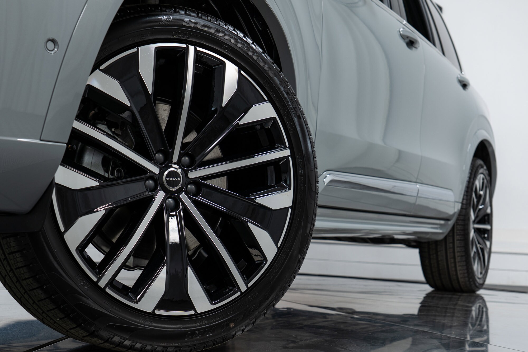 2026 Volvo XC90 Plus - Photo 28