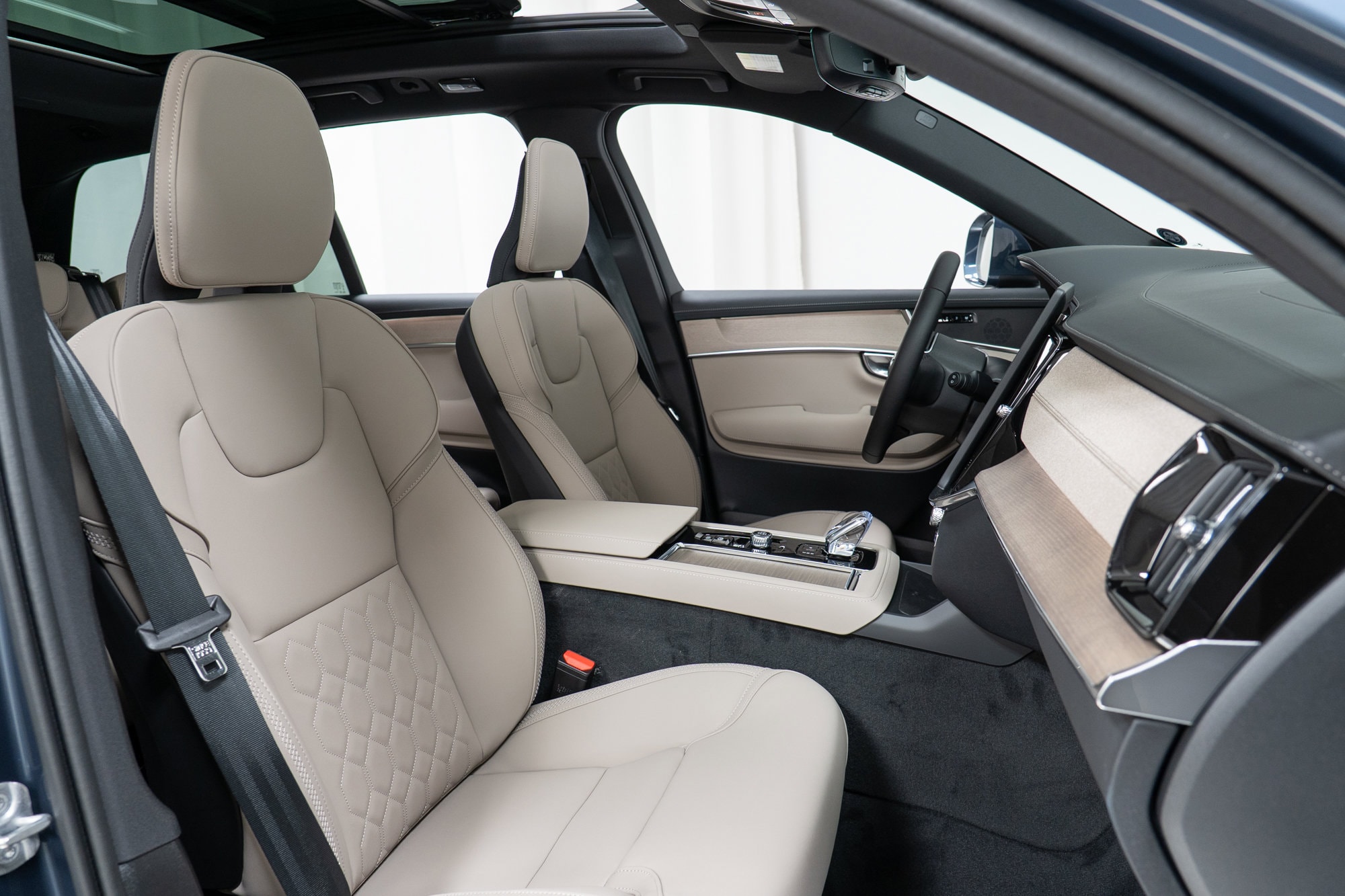 2026 Volvo XC90 Plus - Photo 22