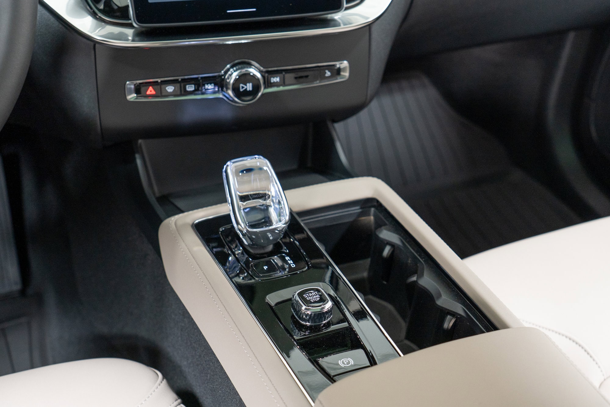 2026 Volvo XC90 Plus - Photo 20