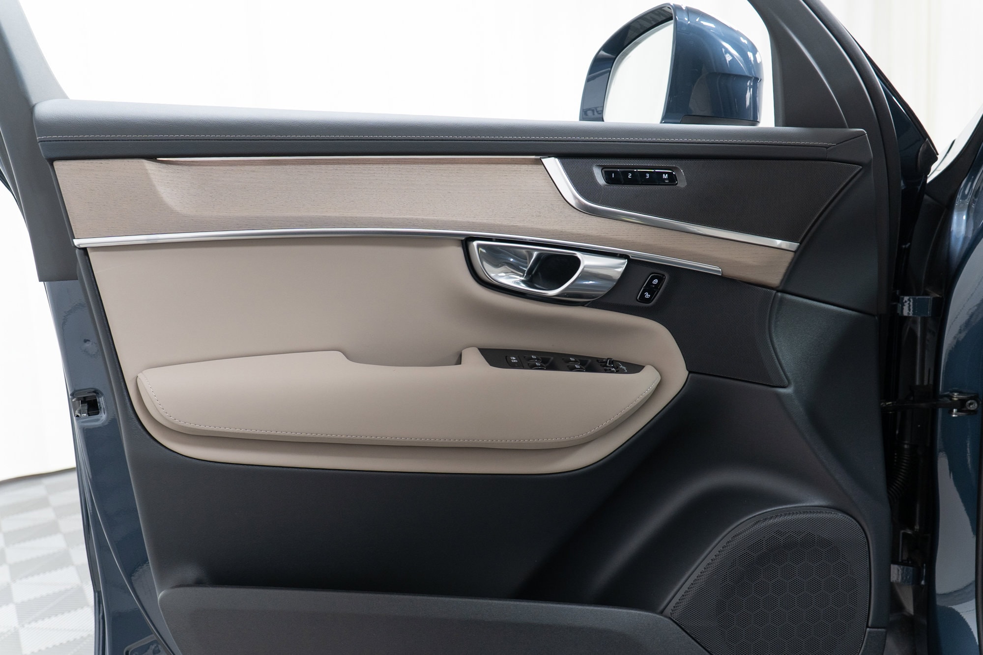 2026 Volvo XC90 Plus - Photo 11