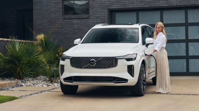white%20volvo%20suv.png