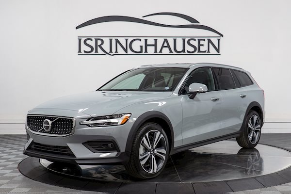 2026%20Volvo%20V60%20Cross%20Country%20Blends%20Scandinavian%20Luxury%20with%20Rugged%20Versatility%20and%20Smart%20Tech%20Options.jpg