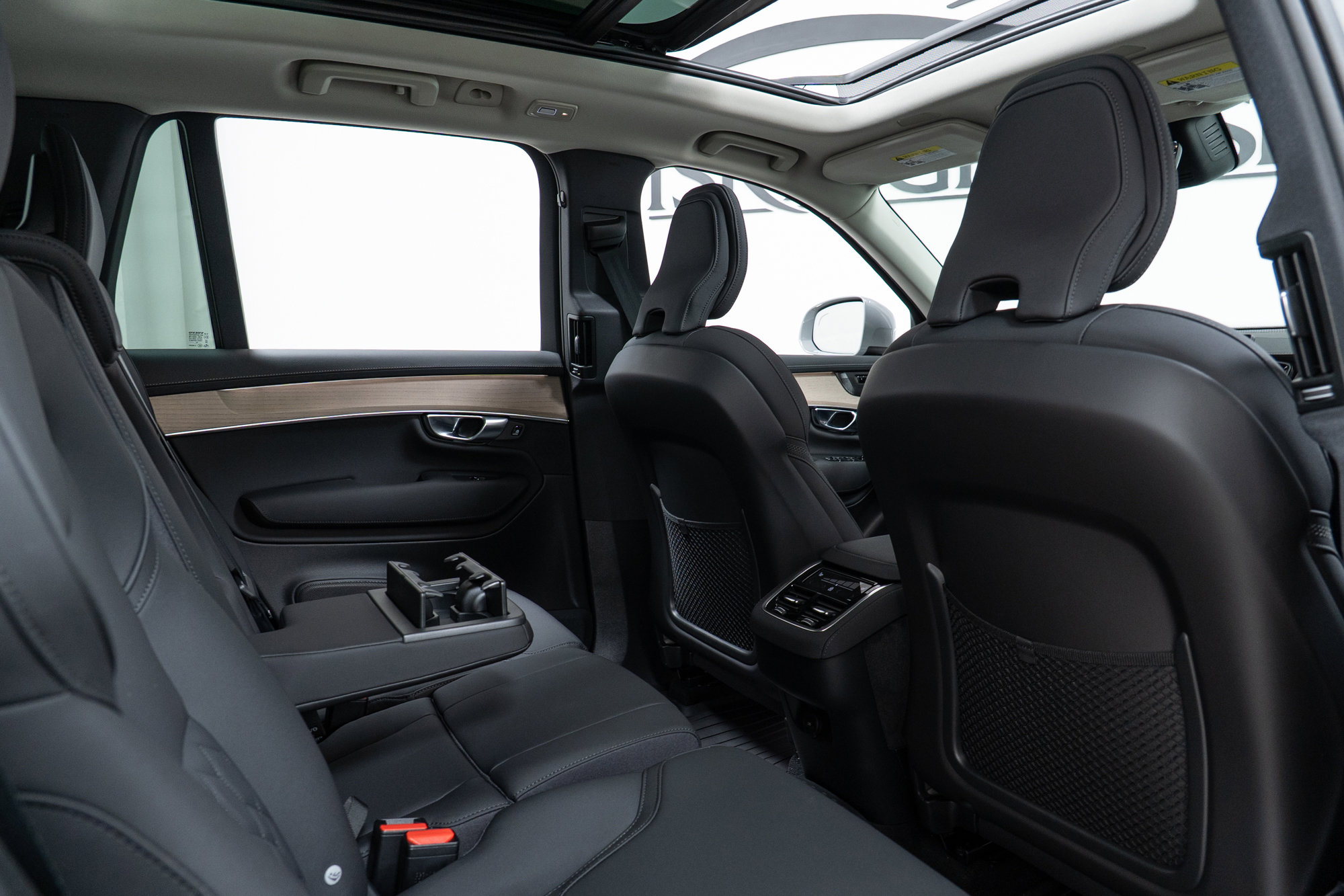 2026 Volvo XC90 Plus - Photo 23