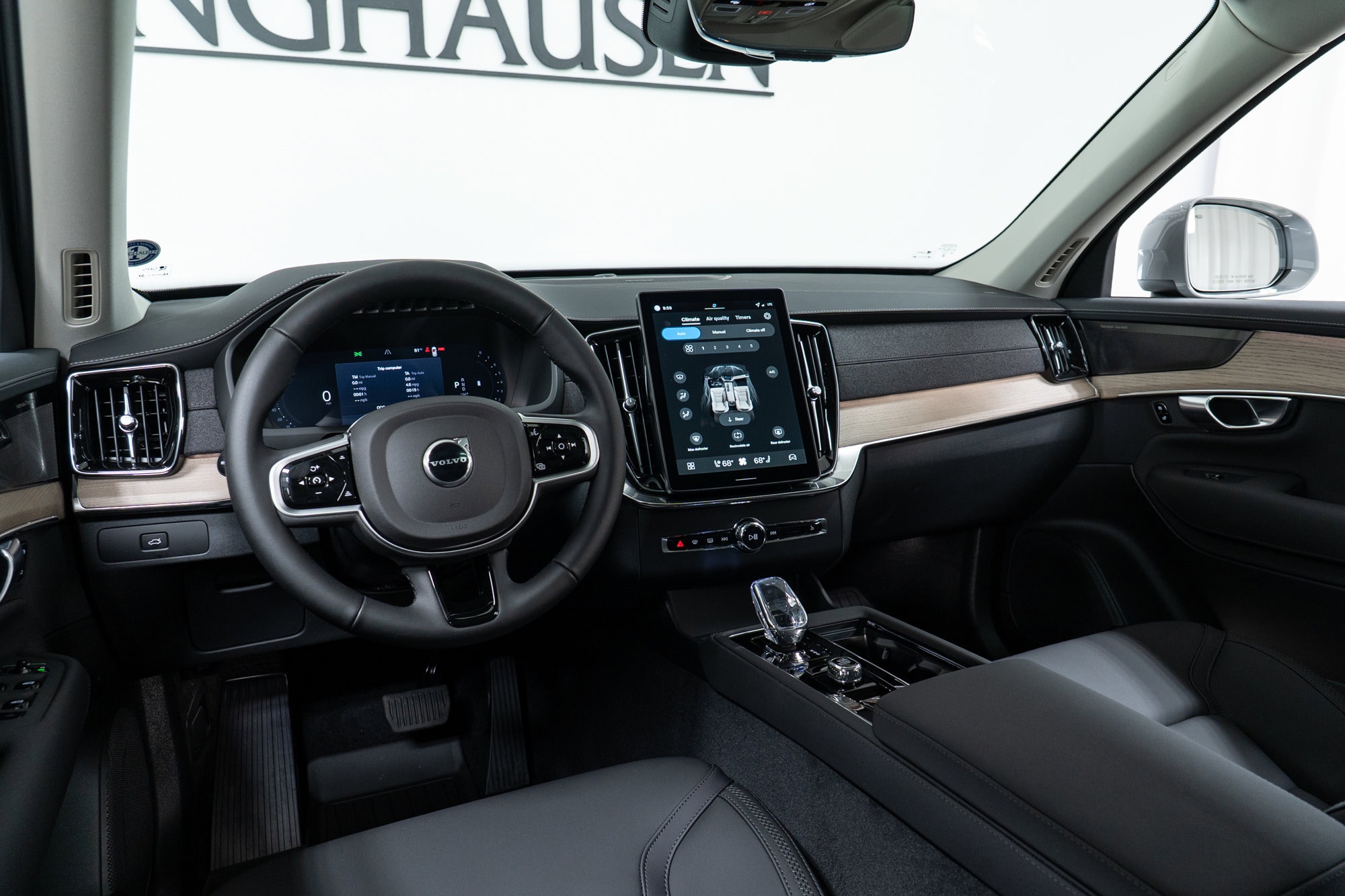 2026 Volvo XC90 Plus - Photo 16