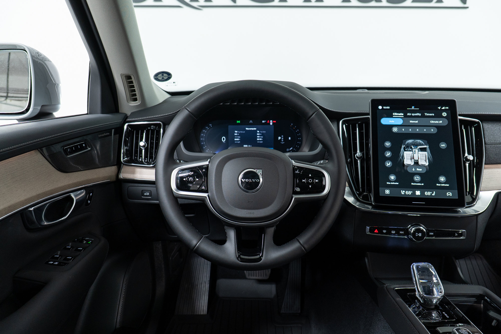 2026 Volvo XC90 Plus - Photo 17