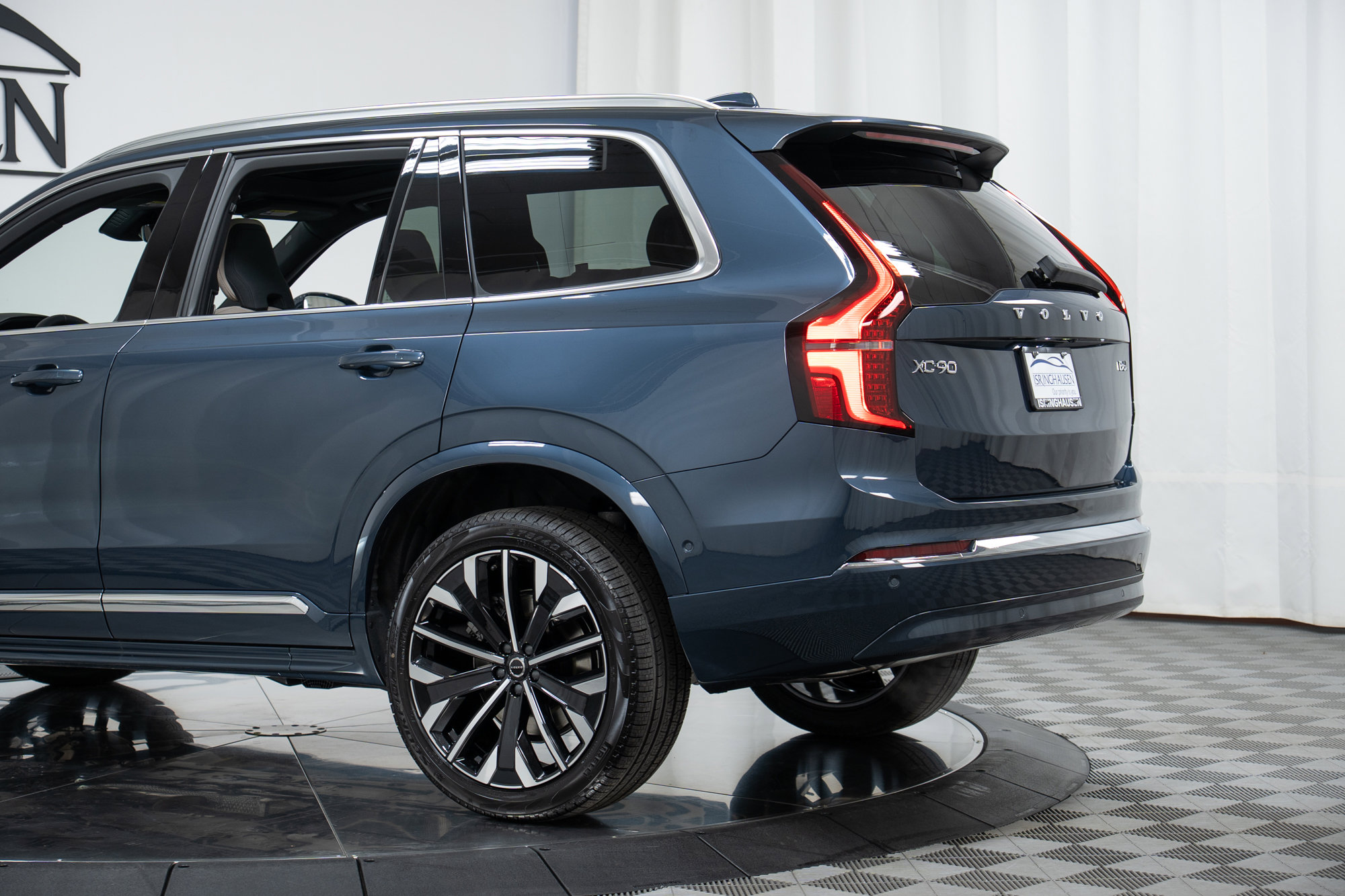 2026 Volvo XC90 Plus - Photo 30