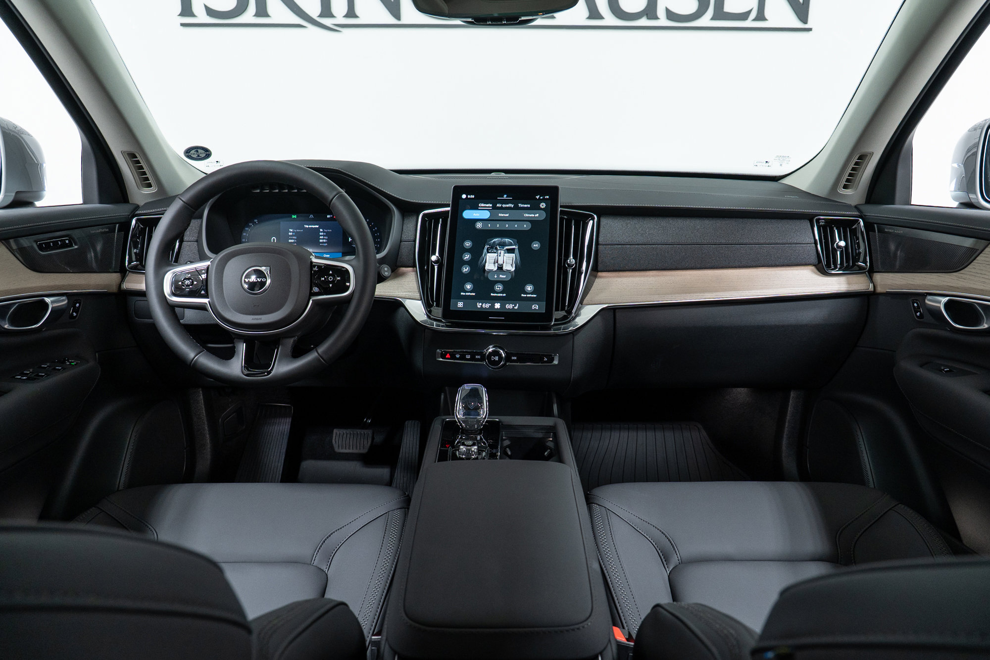 2026 Volvo XC90 Plus - Photo 15